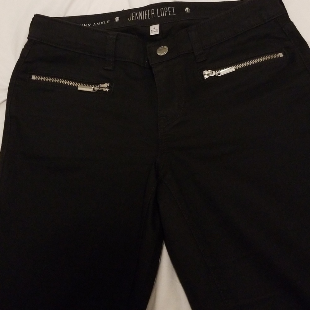 Jennifer Lopez black pants.